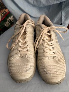 K-Swiss Women's Lace-Up Sneakers in Light Beige size 7